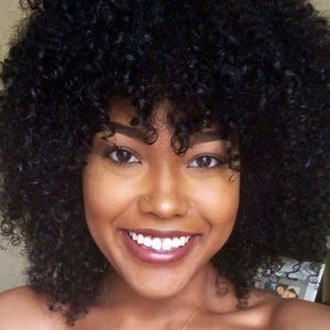 Meet your Posher, Alexis